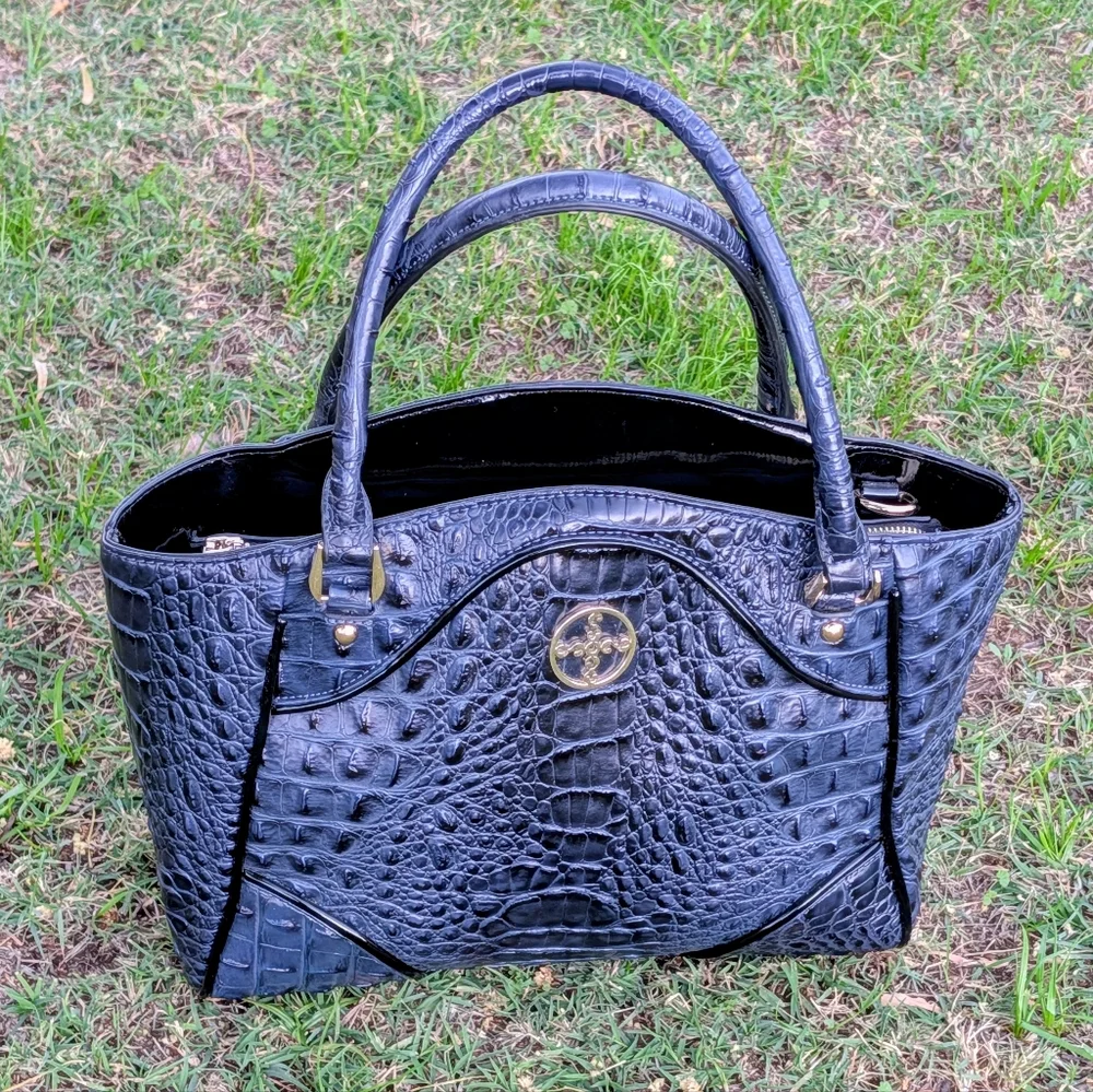 Chic Black Crocodile-Embossed Tote Bag - Picture 1 of 16